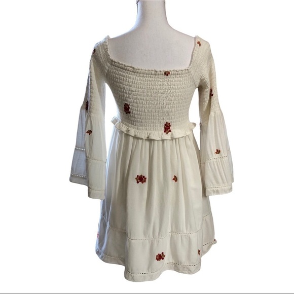 FREE PEOPLE CREAMY WHITE COLORED FRONT SMOCKED DRESS WITH RED FLOWER EMBROIDERY - Picture 3 of 11